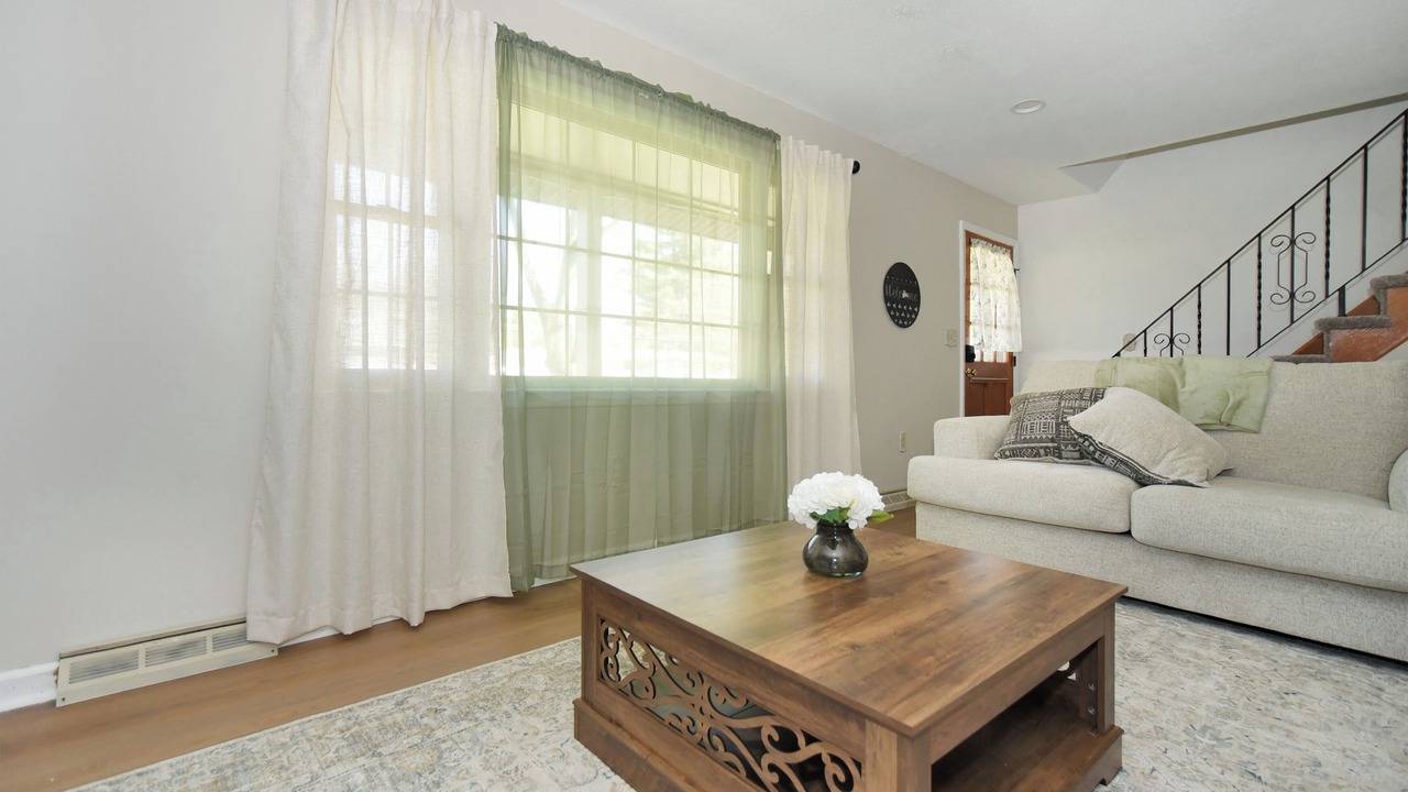 Photo of Livingroom in Saratoga Springs