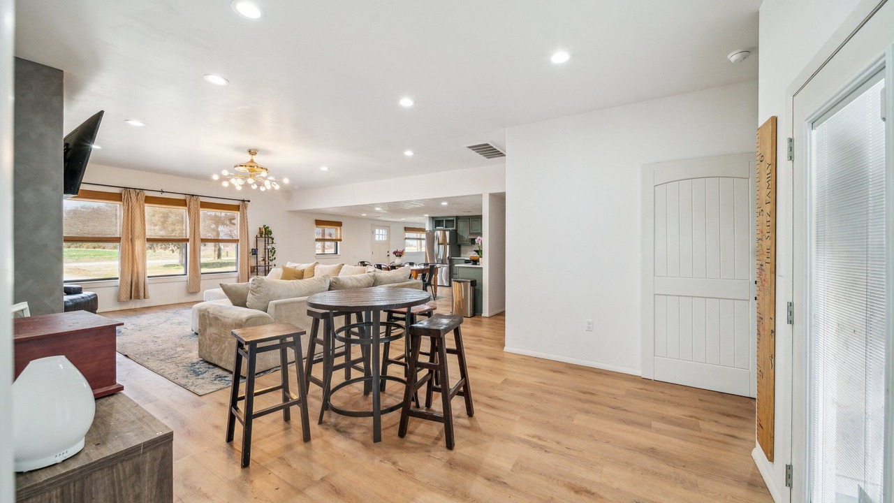 Photo of Livingroom in Adair