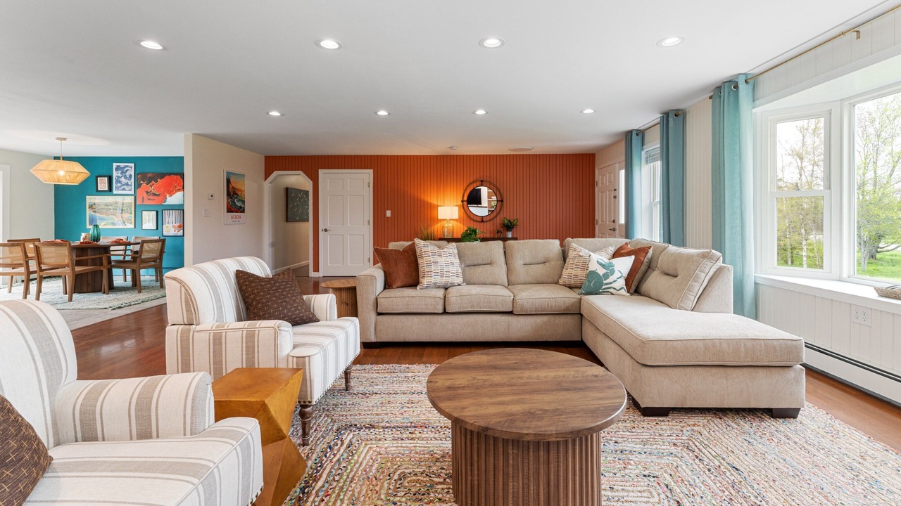 Photo of Livingroom in Lamoine