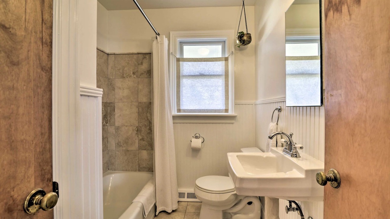 Photo of Bathroom in Deltaville