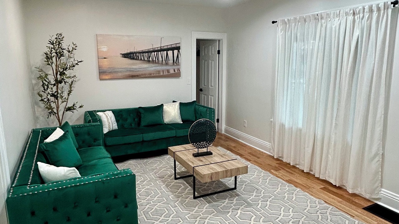 Photo of Livingroom in Utica