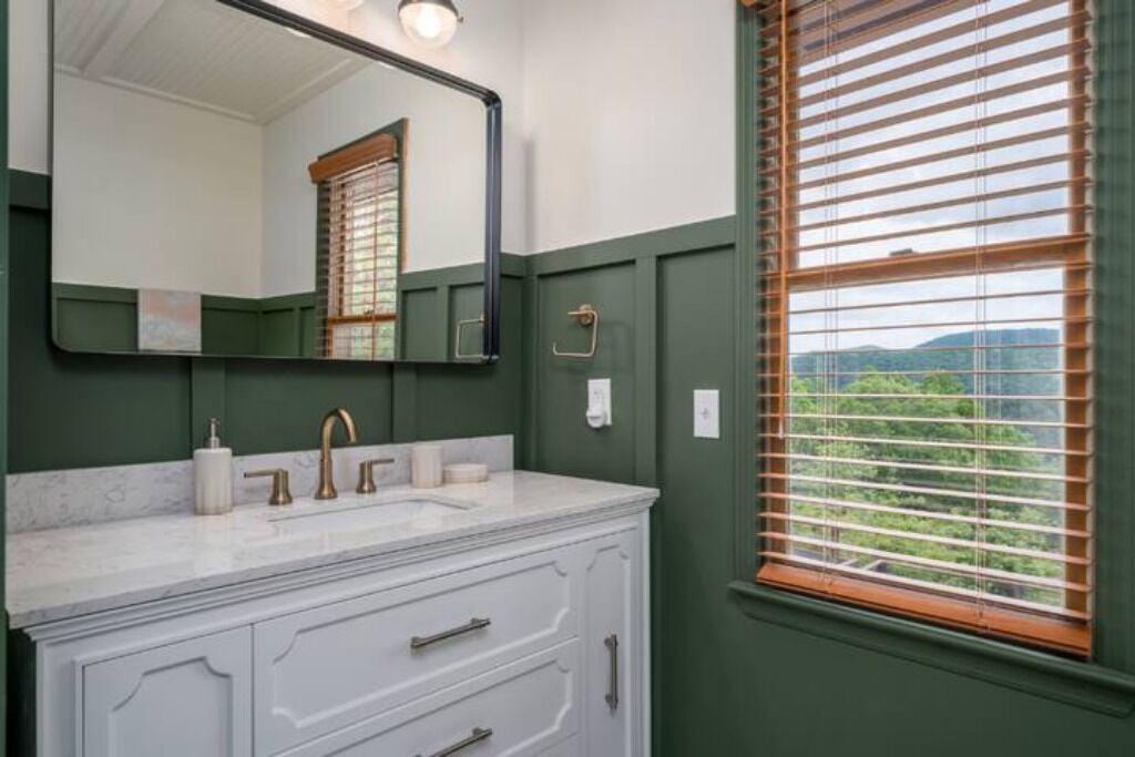 Photo of Bathroom in Raccoon Ridge