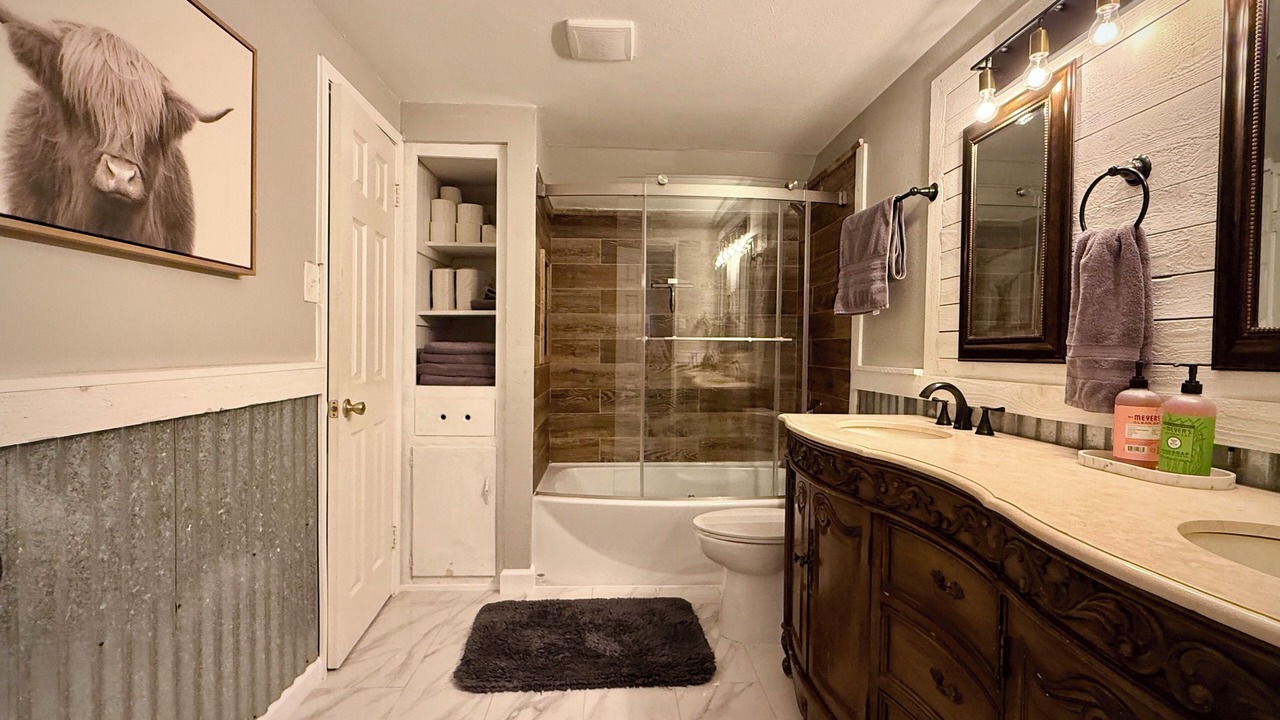 Photo of Bathroom in Grand Prairie