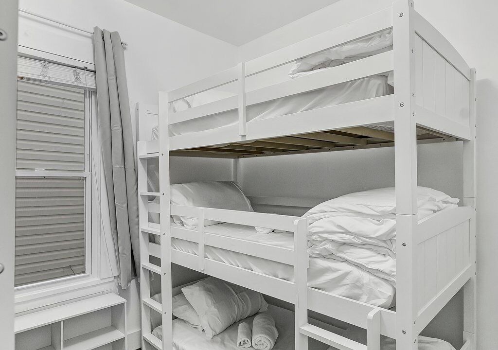 Photo of Bedroom in Front Park