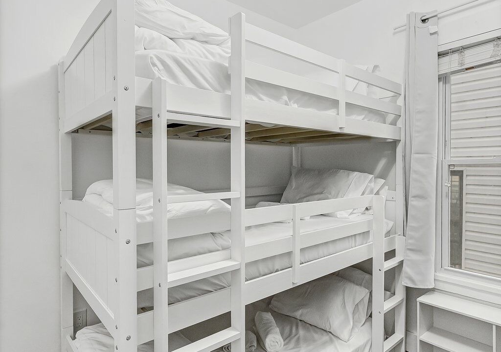 Photo of Bedroom in Front Park