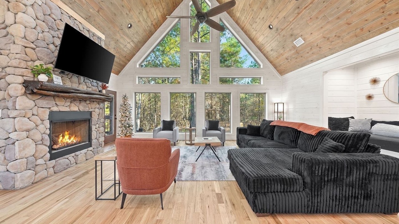 Photo of Livingroom in Hochatown