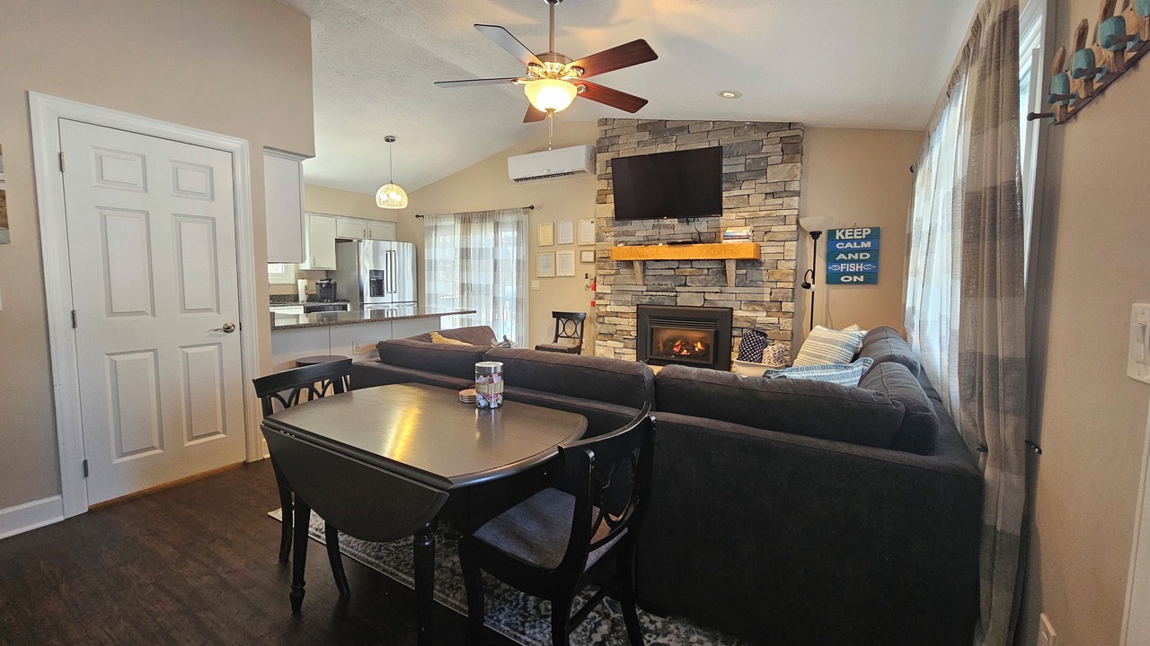 Photo of Livingroom in Conneaut Lakeshore