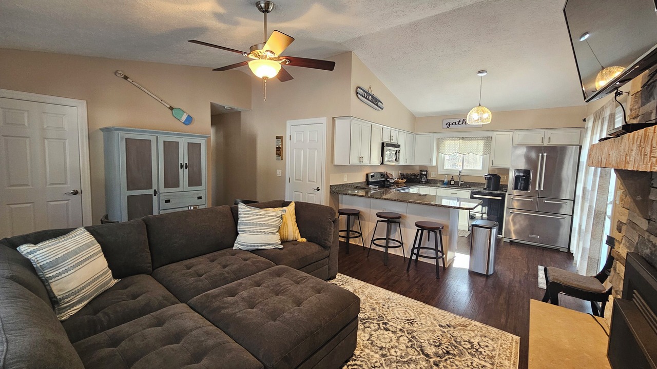 Photo of Livingroom in Conneaut Lakeshore
