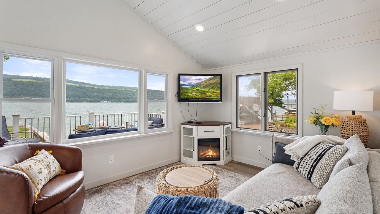 Photo of Livingroom in Hammondsport