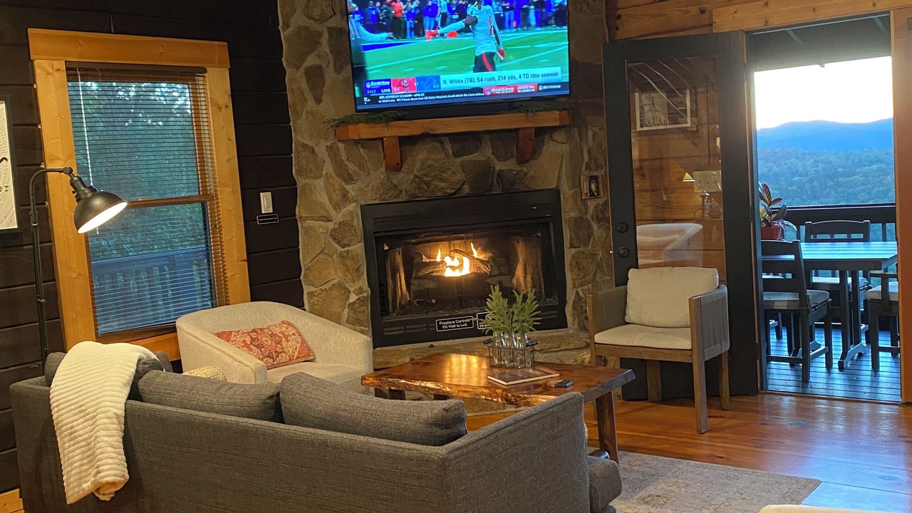 Photo of Livingroom in Cherry Log