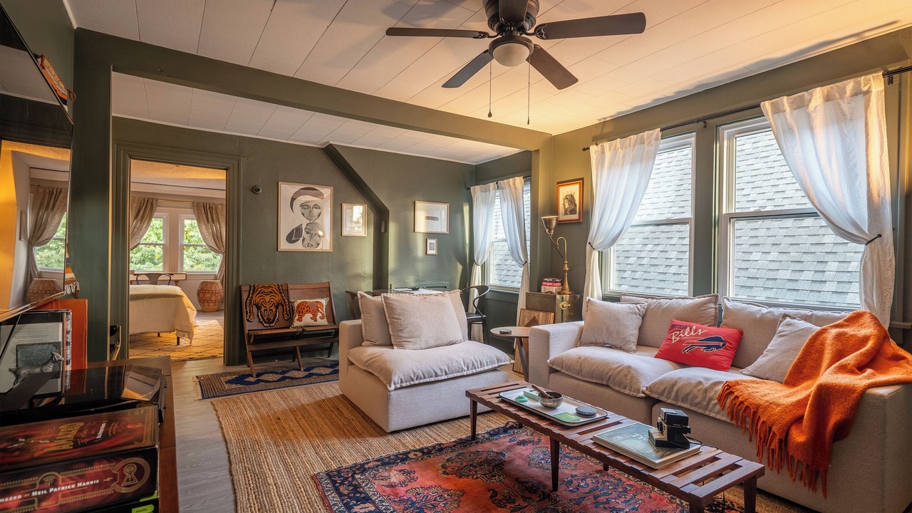 Photo of Livingroom in Front Park