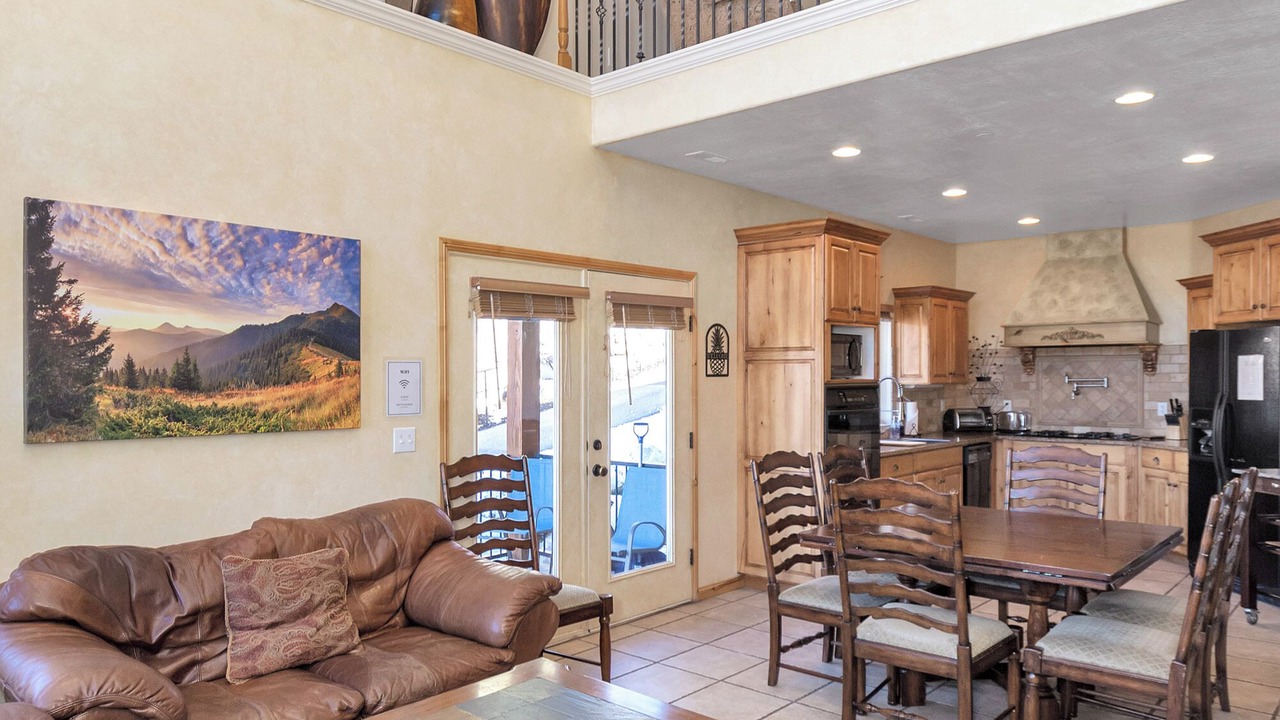 Photo of Livingroom in Eden
