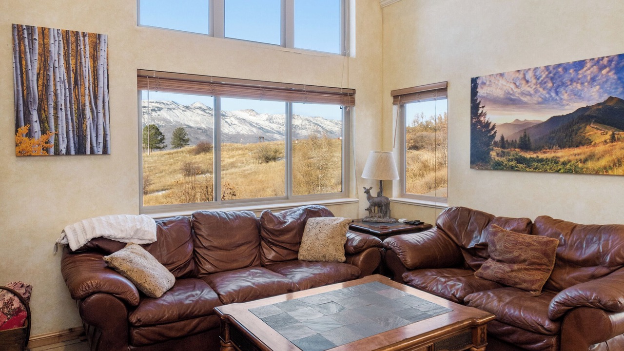 Photo of Livingroom in Eden