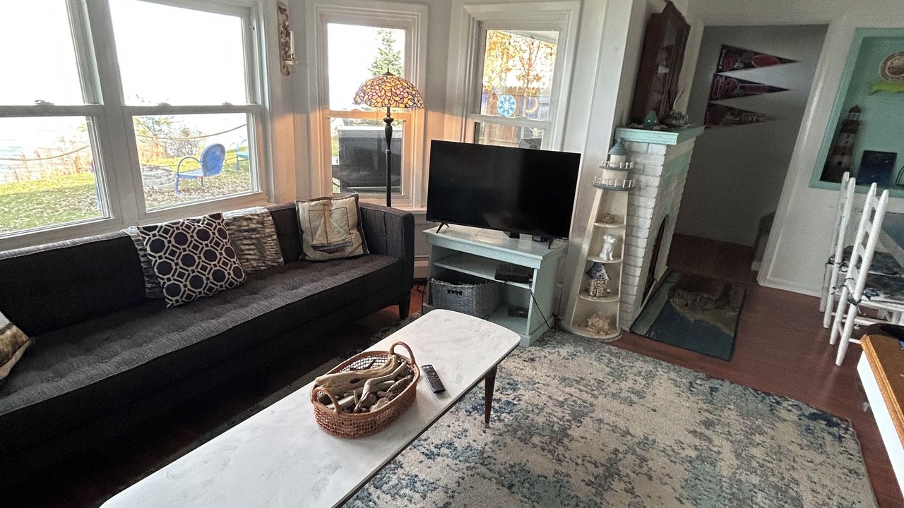 Photo of Livingroom in Town of Porter