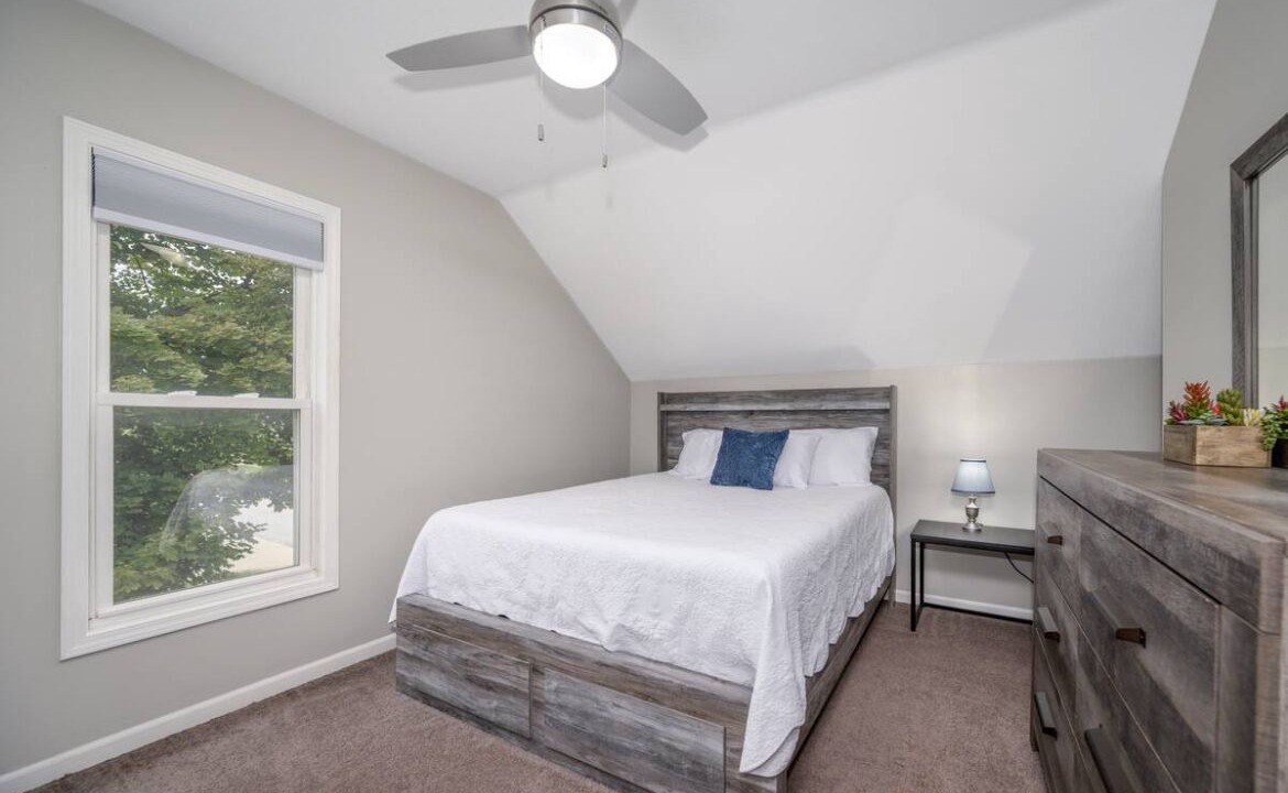 Photo of Bedroom in Cuyahoga Falls