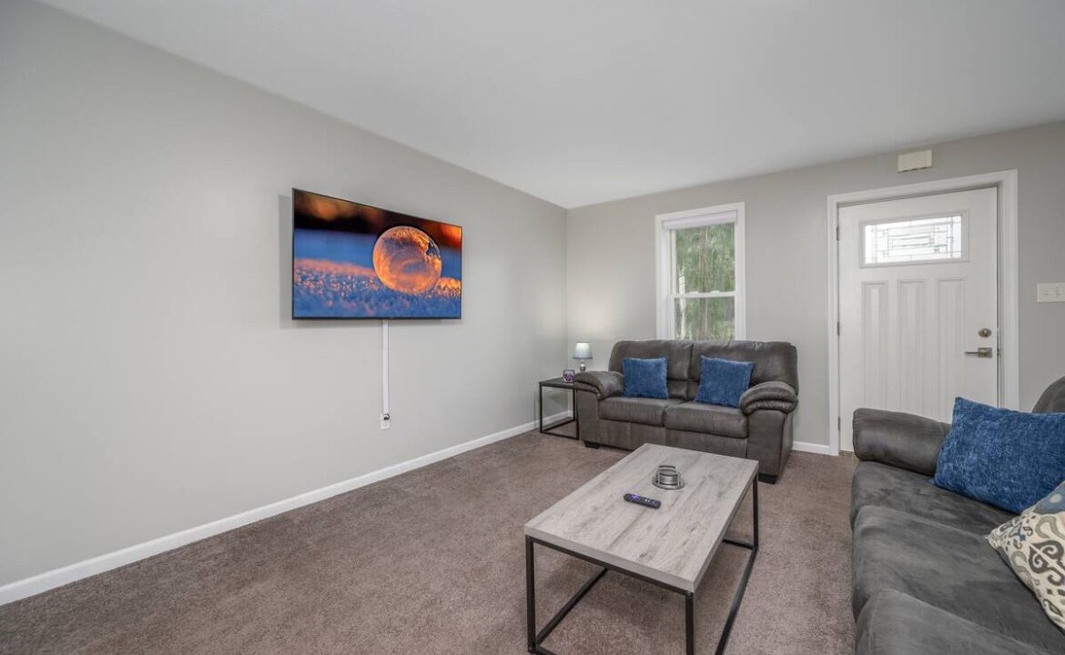 Photo of Livingroom in Cuyahoga Falls