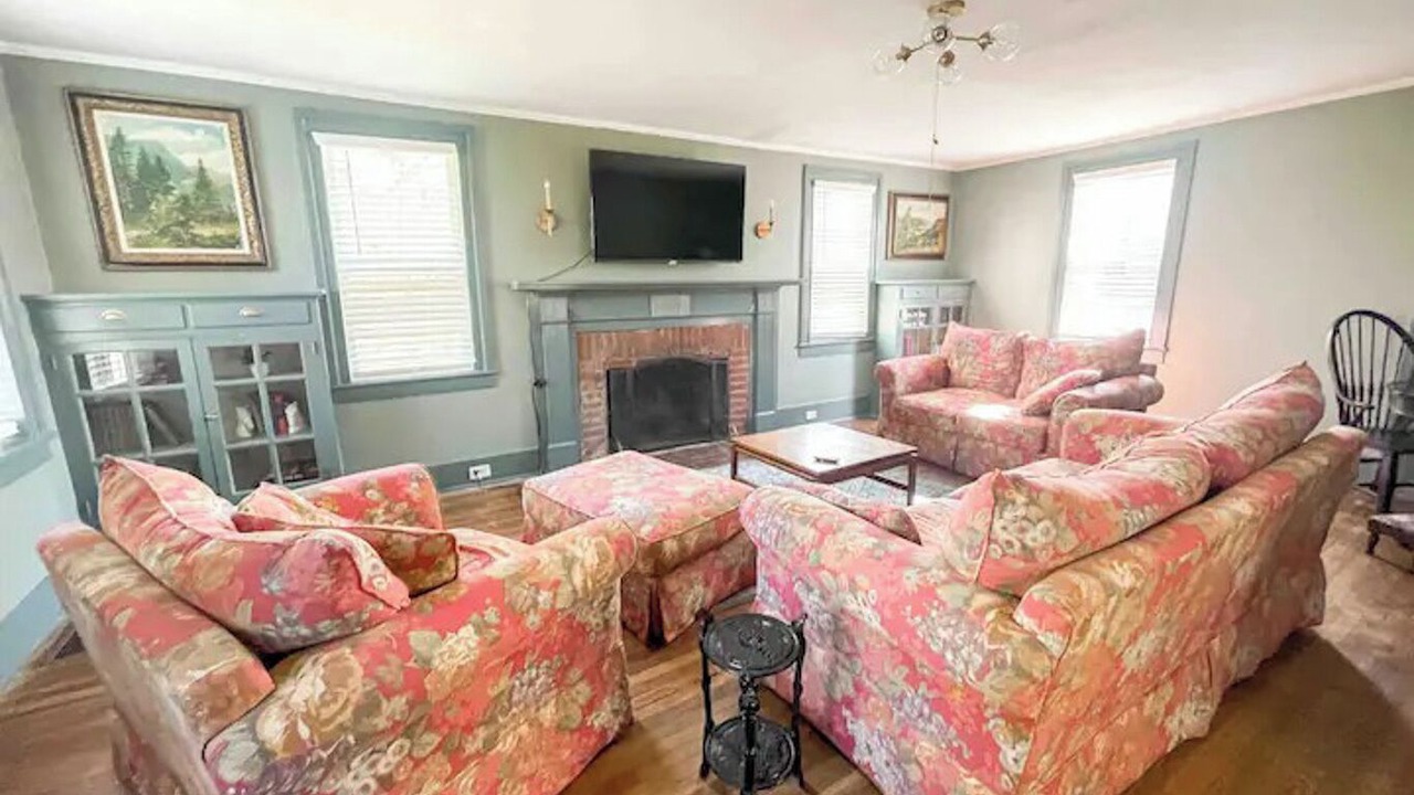 Photo of Livingroom in Wales Center