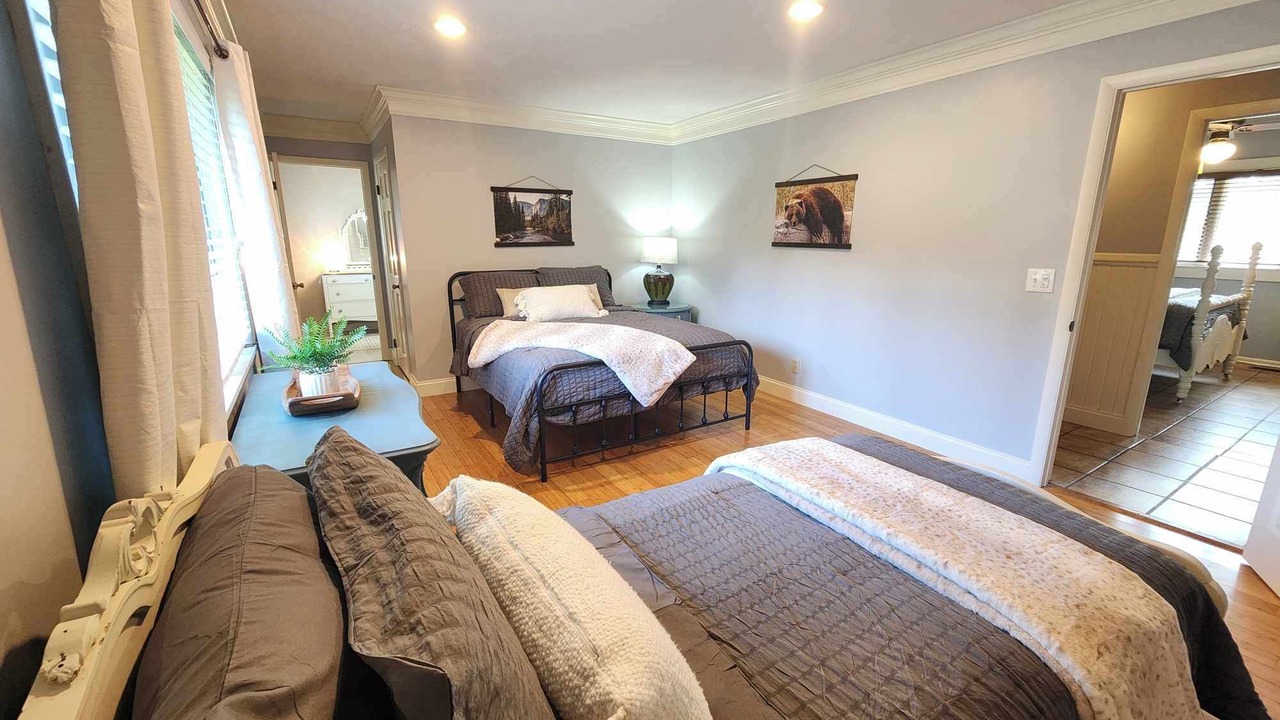 Photo of Bedroom in Hendersonville