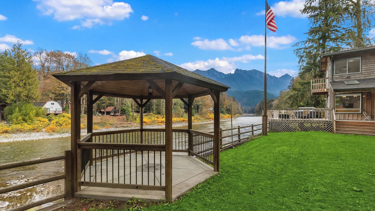 Photo of Outdoor in Gold Bar