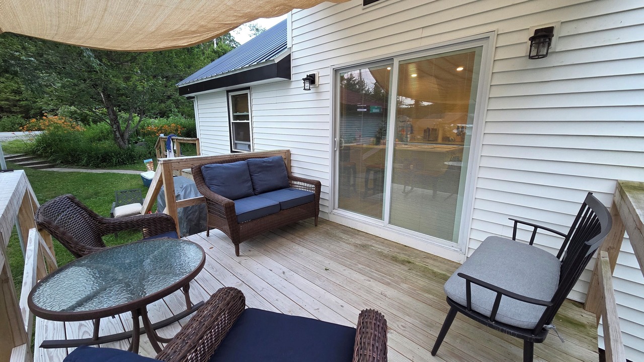Photo of Patio Balcony in Lake Desolation