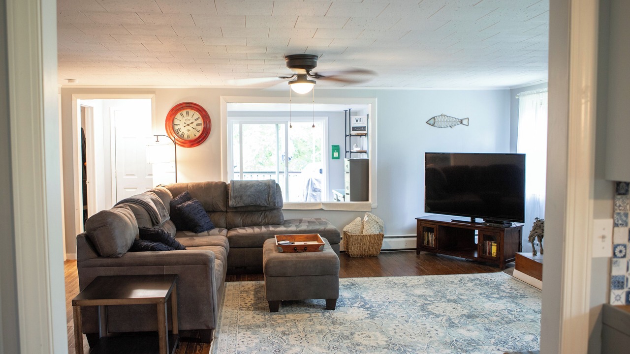 Photo of Livingroom in Russell