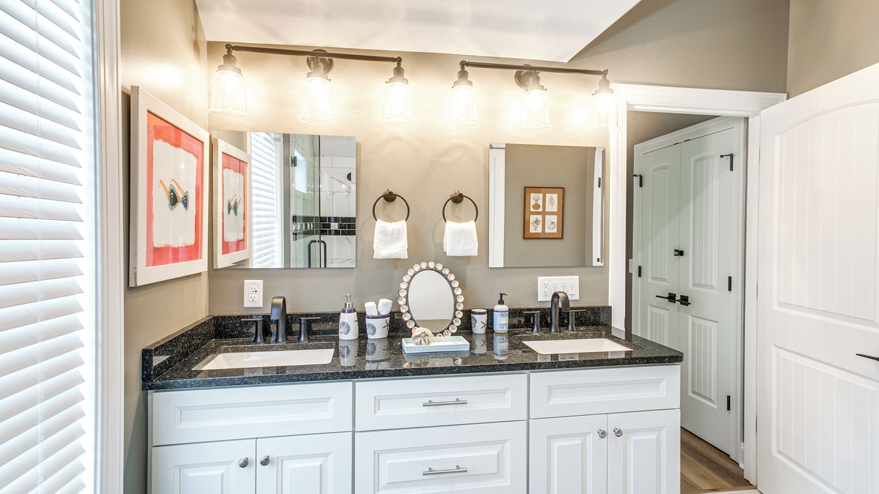 Photo of Bathroom in King City