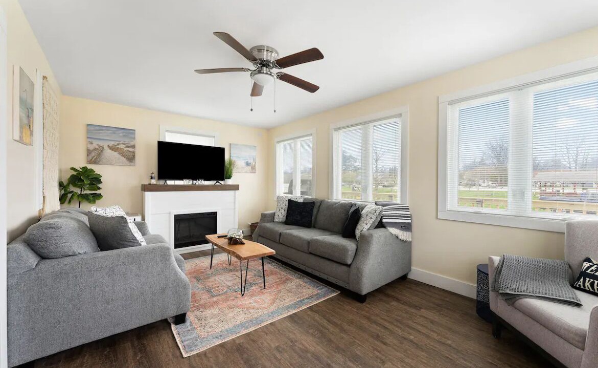 Photo of Livingroom in Geneva-on-the-Lake