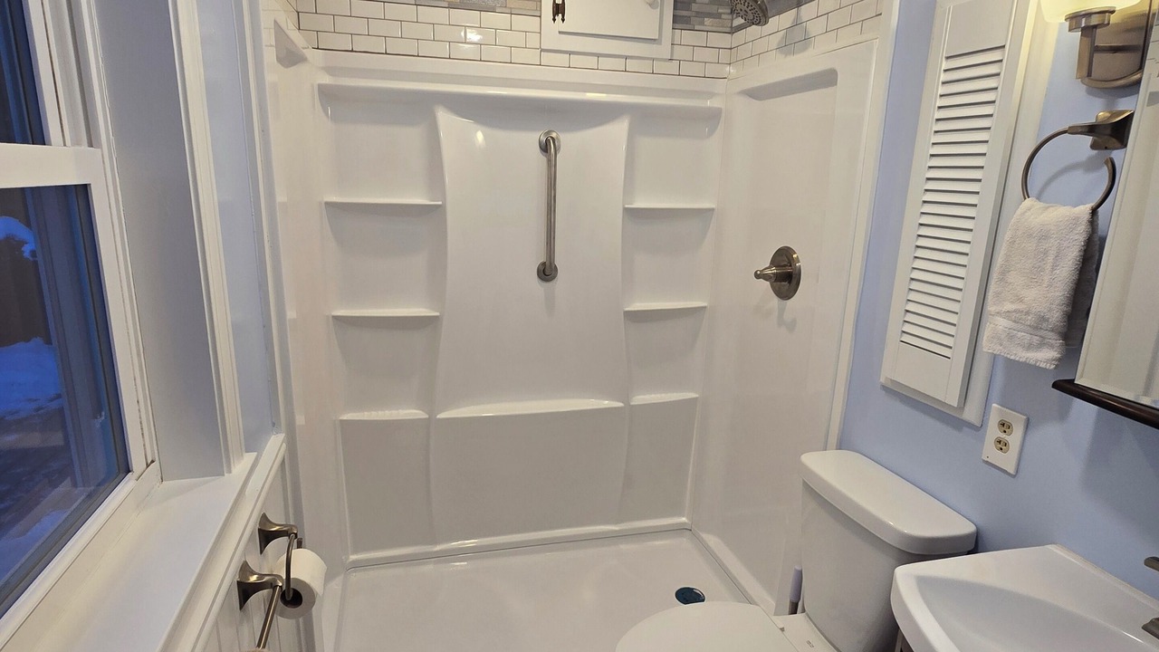 Photo of Bathroom in Hall Quarry