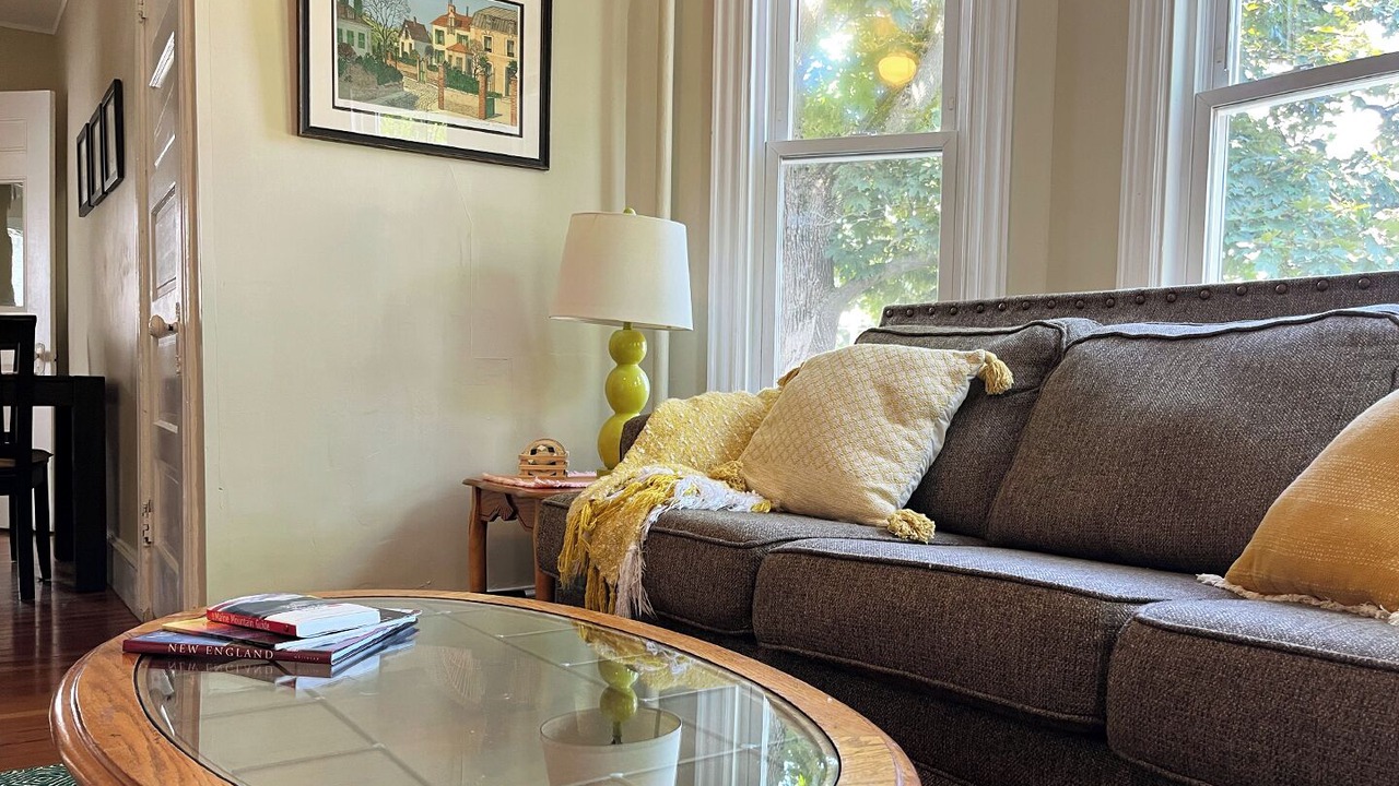 Photo of Livingroom in Back Cove