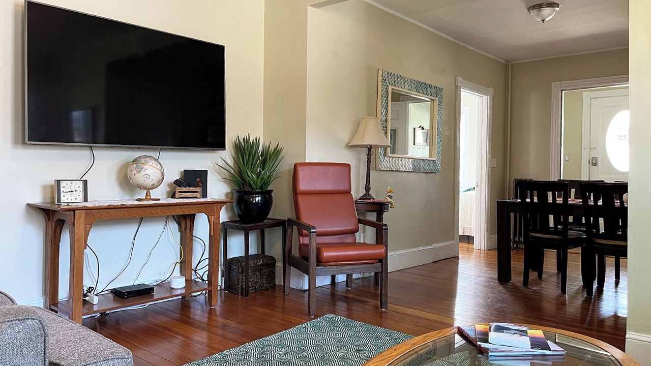 Photo of Livingroom in Back Cove