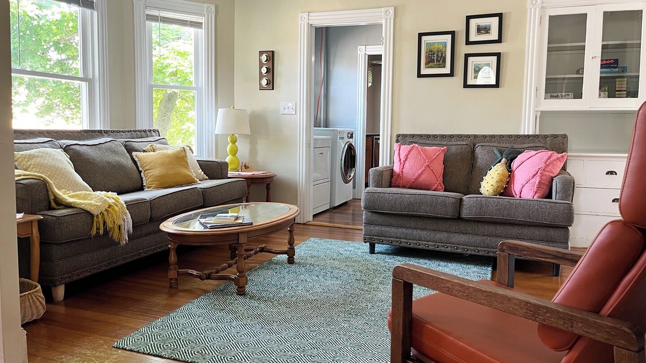 Photo of Livingroom in Back Cove