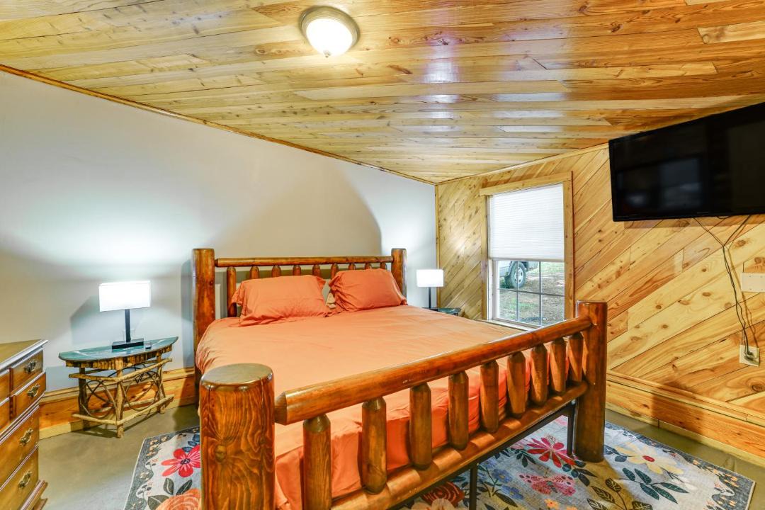 Photo of Bedroom in Scottsburg
