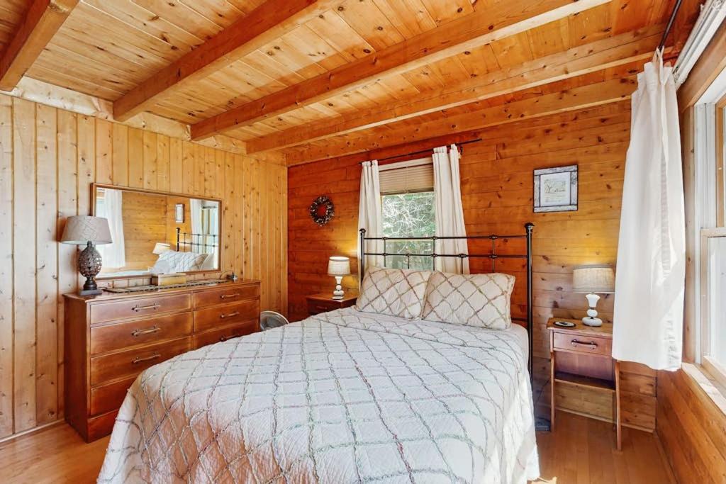 Photo of Bedroom in Beaver Cove