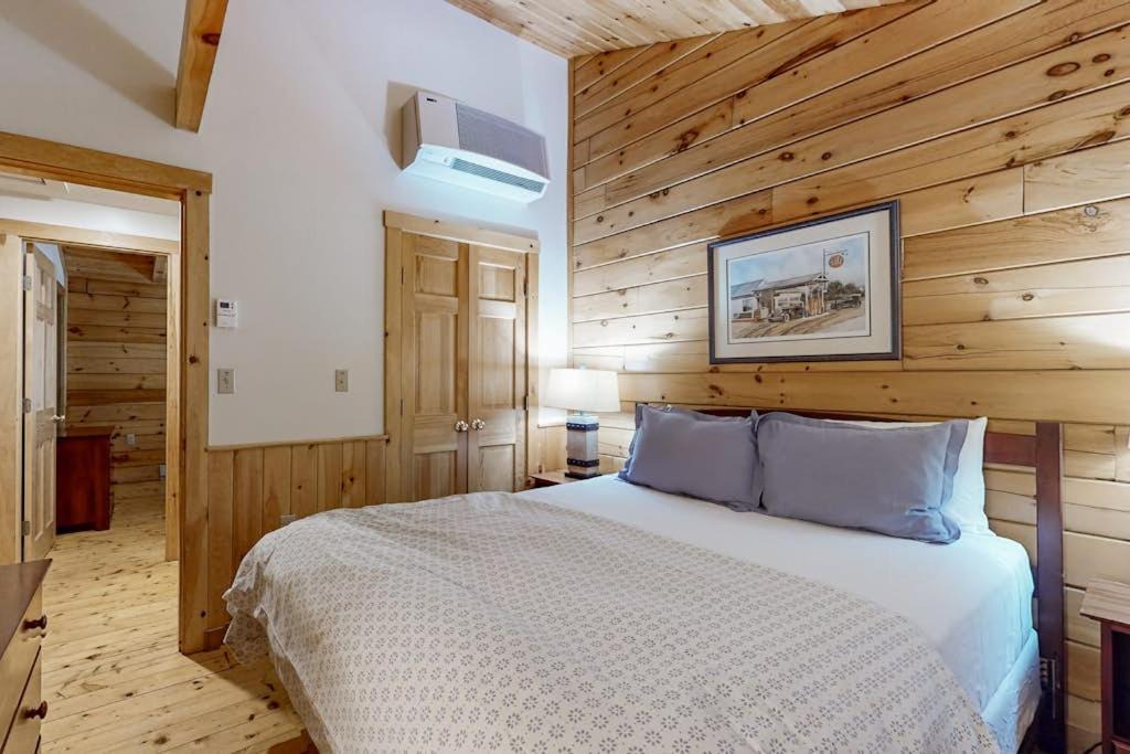 Photo of Bedroom in Northport