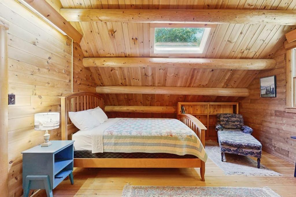 Photo of Bedroom in Beaver Cove