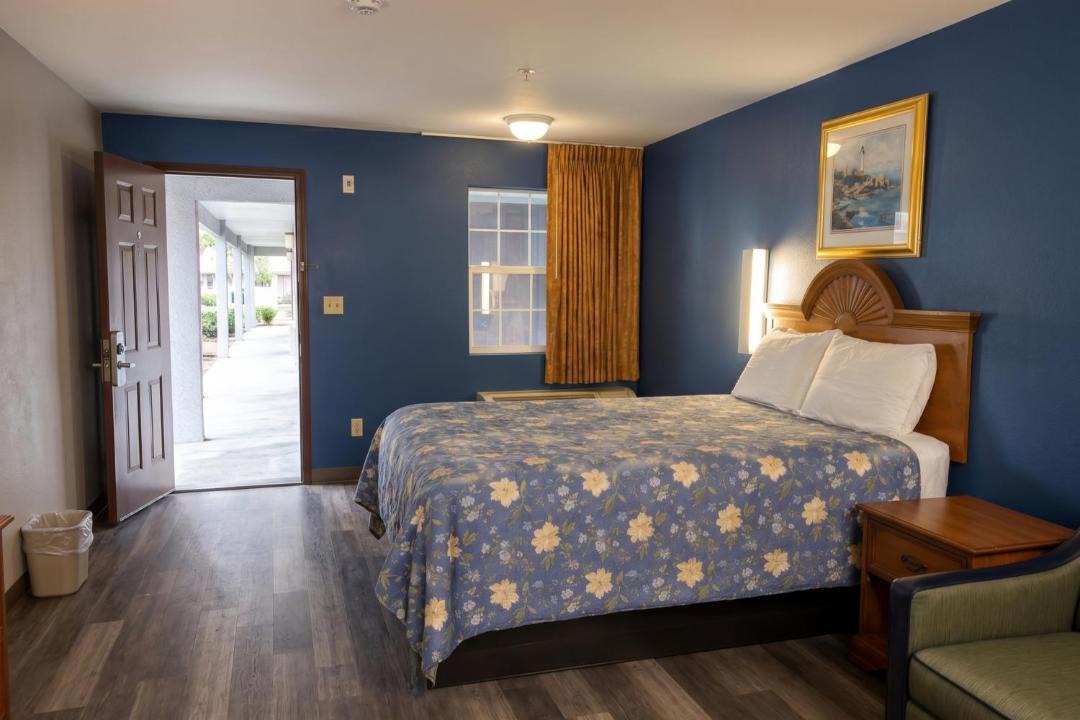 Photo of Bedroom in Central City