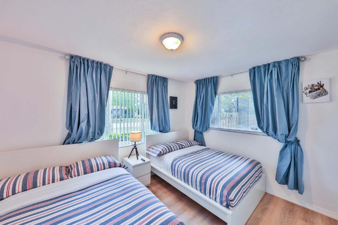 Photo of Bedroom in Lauderdale Isles