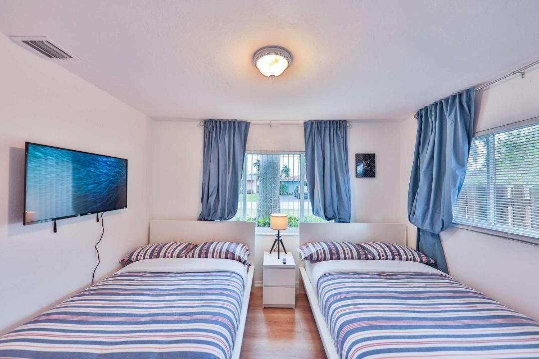 Photo of Bedroom in Lauderdale Isles