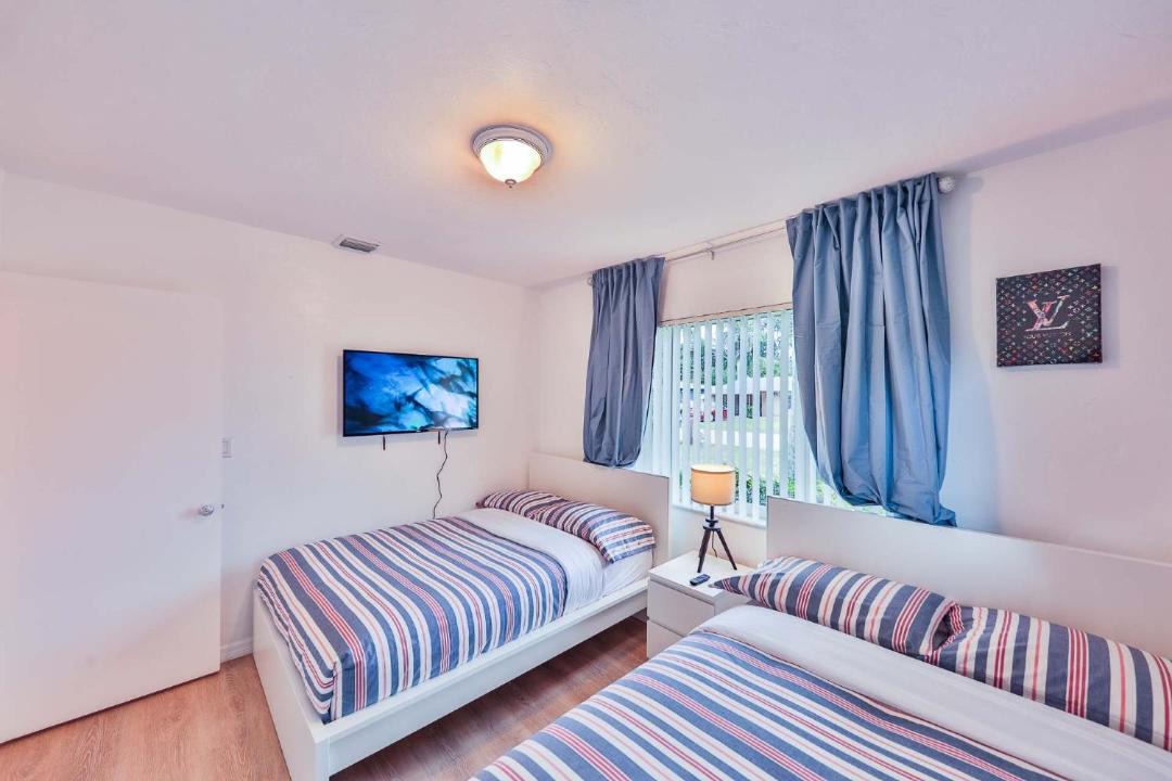 Photo of Bedroom in Lauderdale Isles