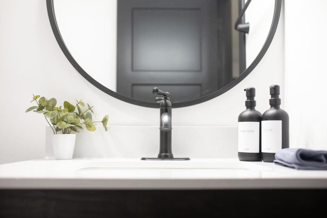 Photo of Bathroom in George Haywood's Lakefront
