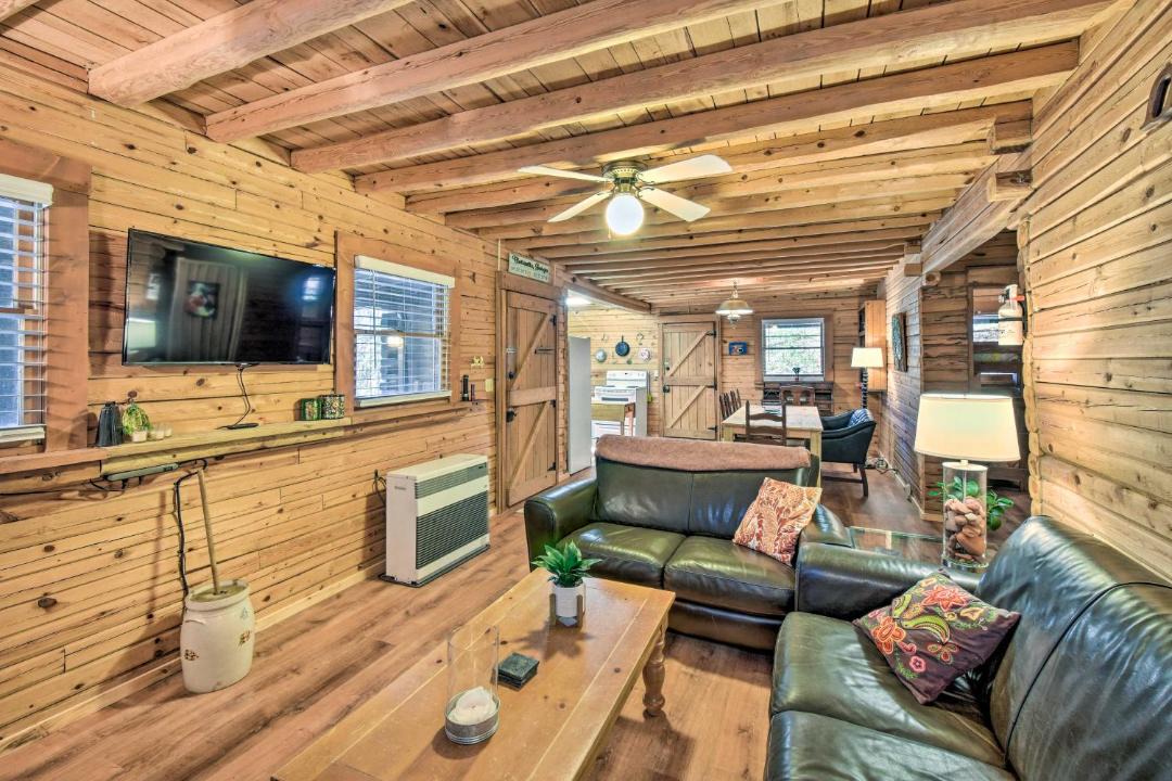 Photo of Livingroom in Blairsville