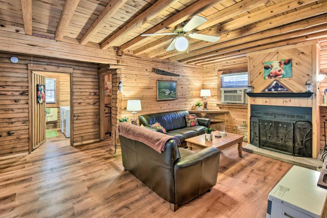 Photo of Livingroom in Blairsville