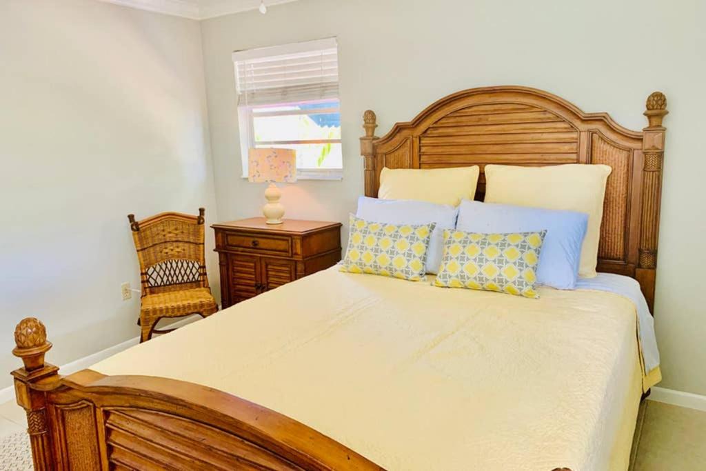 Photo of Bedroom in Naples Park