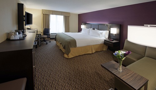 Standard Room, 1 King Bed, Accessible (Mobility Tub)