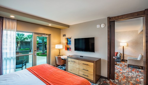 Suite, 1 King Bed, Mobility Accessible, Non Smoking (Hearing, Roll-In Shower, Miko)