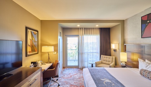 Premium Room, 1 King Bed, Mobility Accessible, Tower (Hearing Accessible, Tub w Grab Bars)