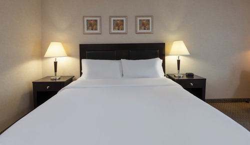 Suite, 1 King Bed, Accessible (Communication, Accessible Tub)