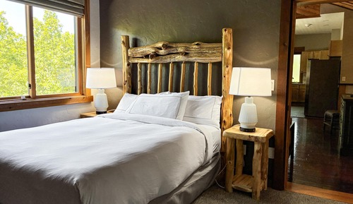 Room, 3 Bedrooms, Lake View