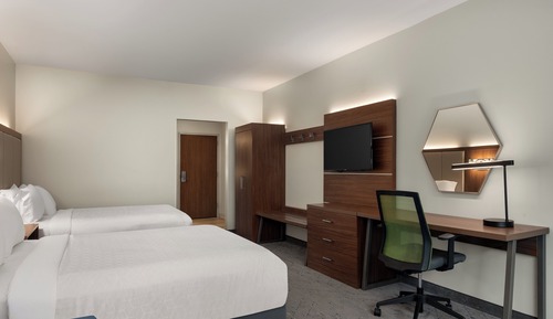 Suite, 2 Queen Beds (Living Area)