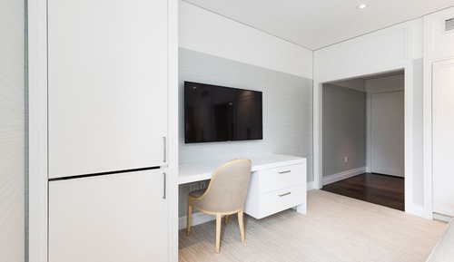 Room, Balcony (Goldener)